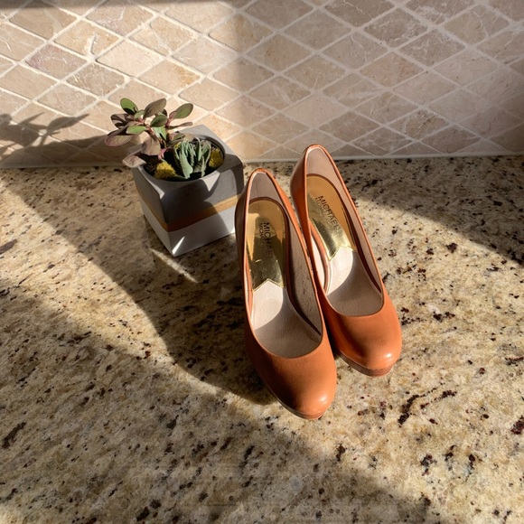 Women’s Michael Kors Shoes - Heels - Picture 2 of 7